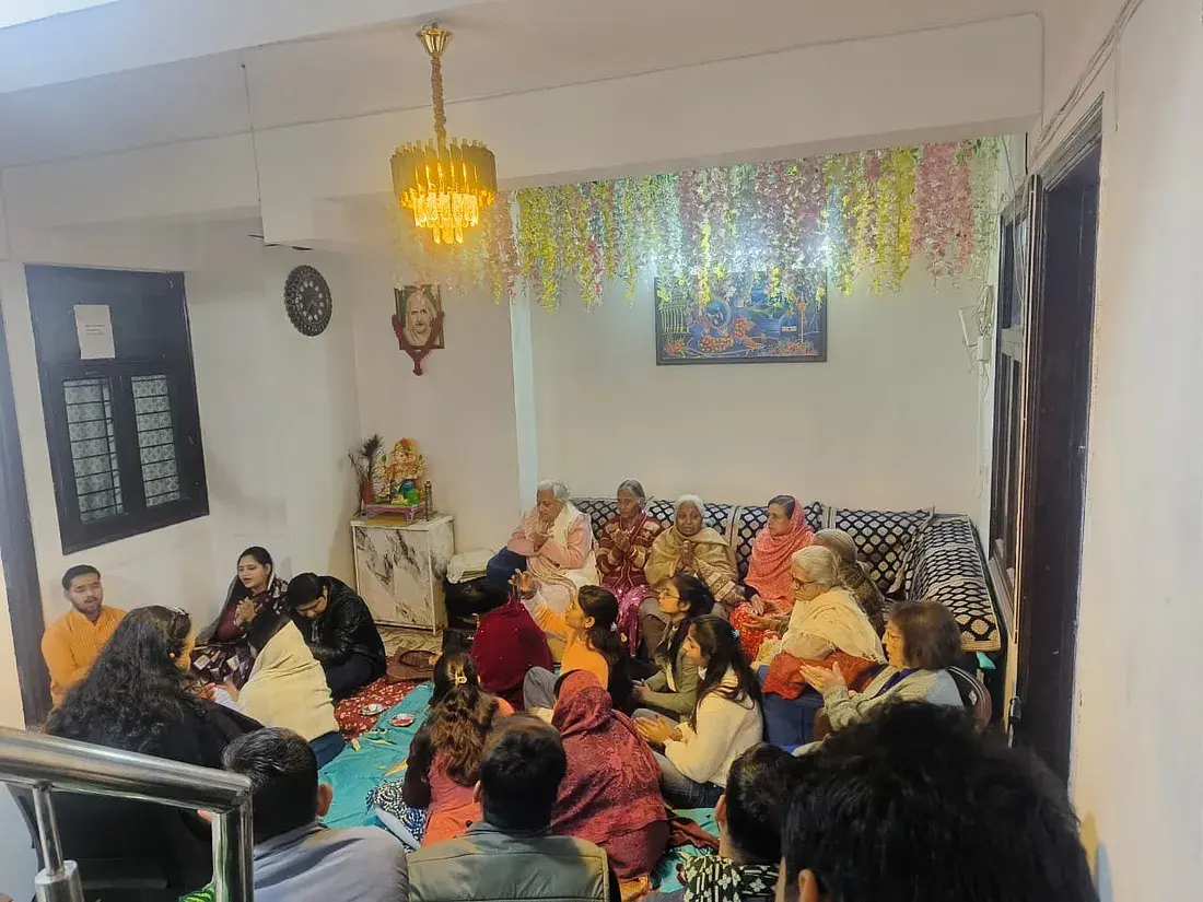 Elders chanting prayers during Satyanarayan Katha