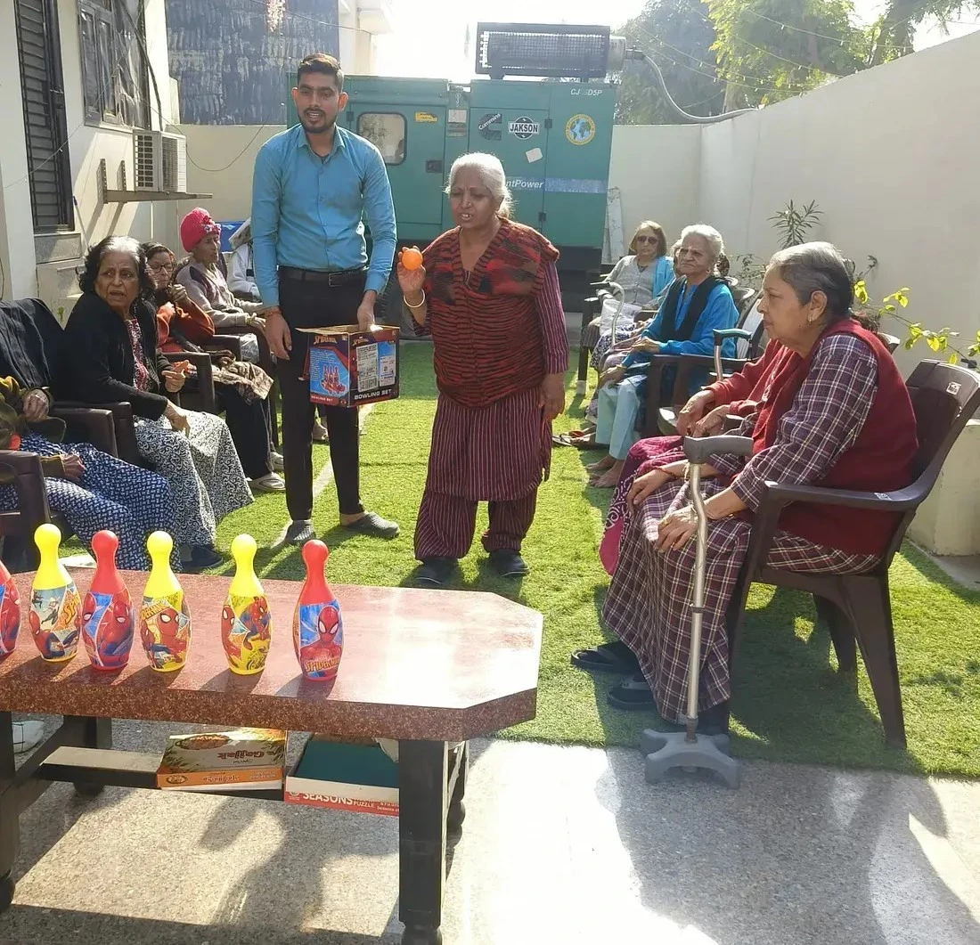 Seniors participating in a Tambola game